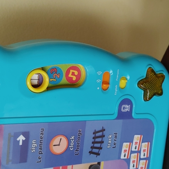 Bilangual 100 Words About Places I Go by LeapFrog - Picture 4 of 5